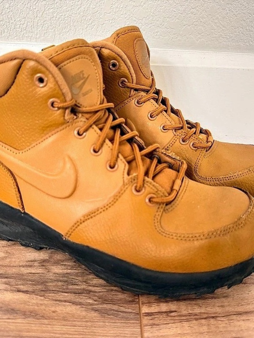 Nike Manoa Leather GS 'Wheat' Mid Brown & Black Waterproof Lug Leather Boots 6.5